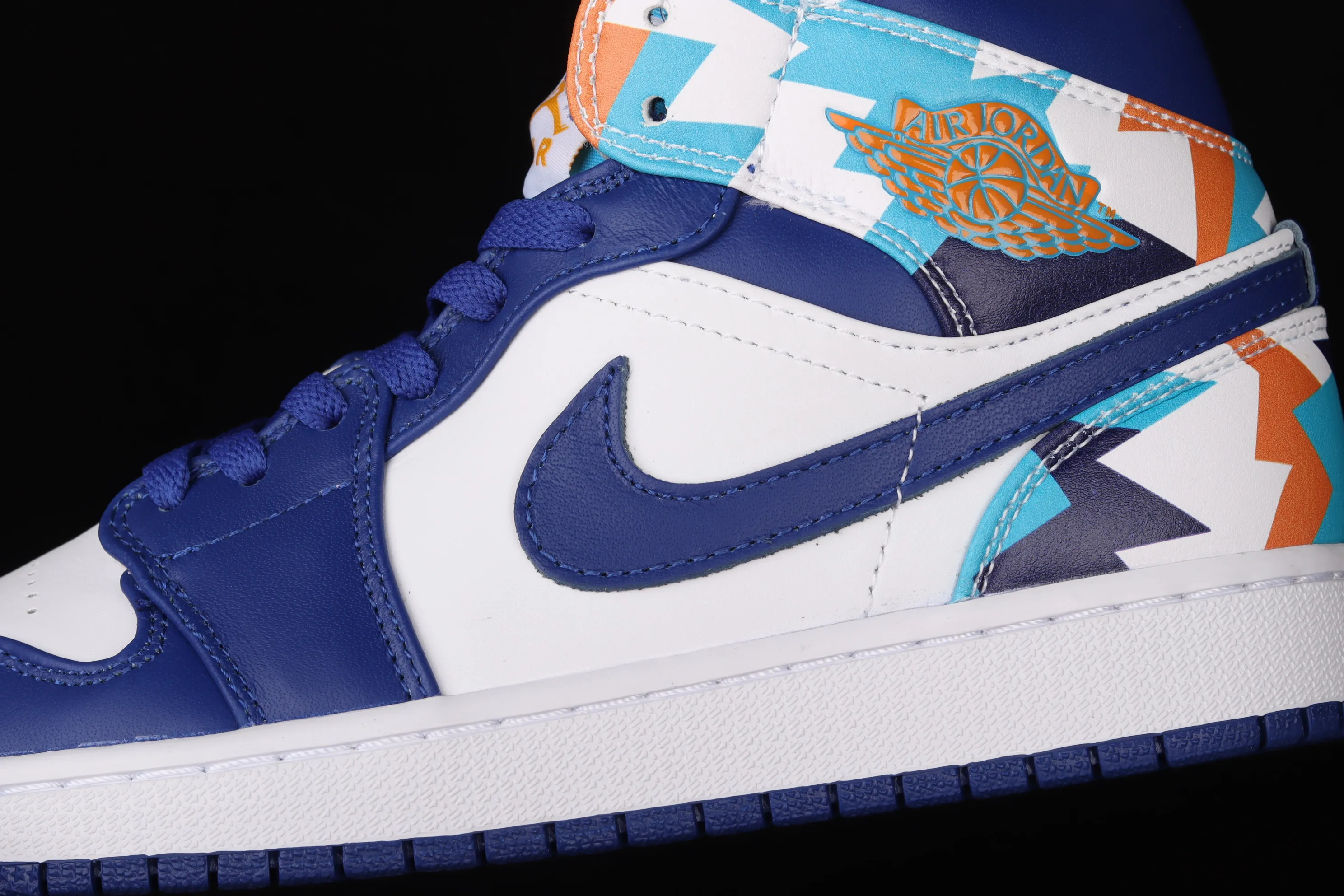 All categories Air Jordan Jordan series basketball shoes Air Jordan 1 Mid Air Jordan 1 Mid AJ1 Joe 1 geometric white and blue Zhongbang basketball shoes 555112-105